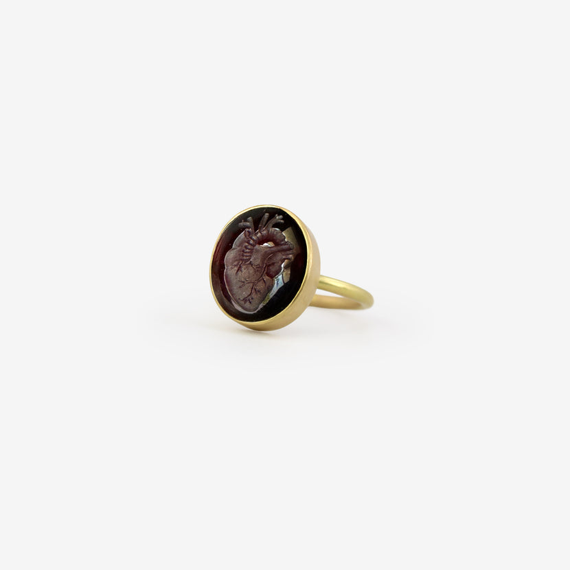 GABRIELLA KISS 18K & GARNET ANATOMICAL HEART INTAGLIO RING