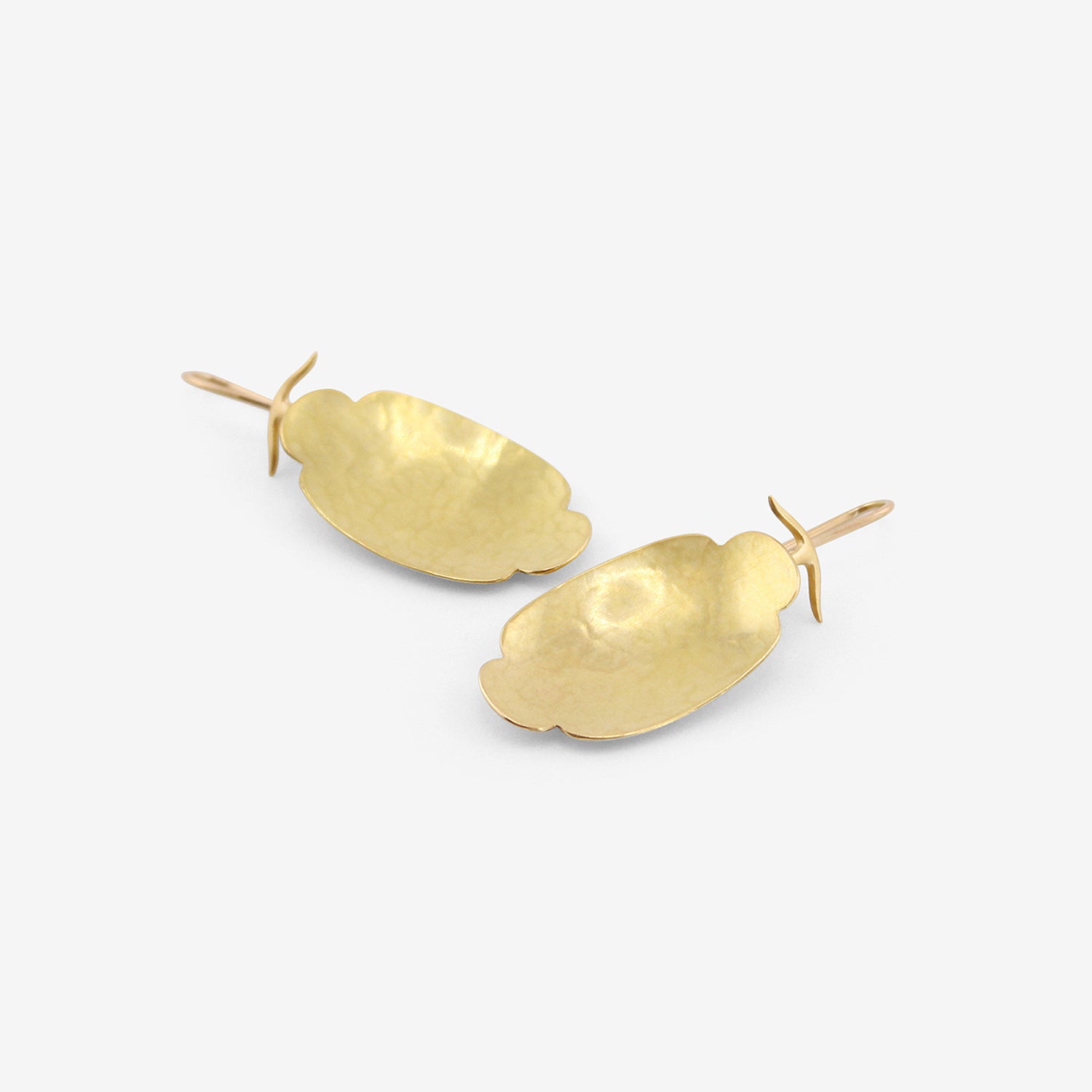 GABRIELLA KISS 18K MEDIUM-LARGE OVAL SCALLOP EARRINGS