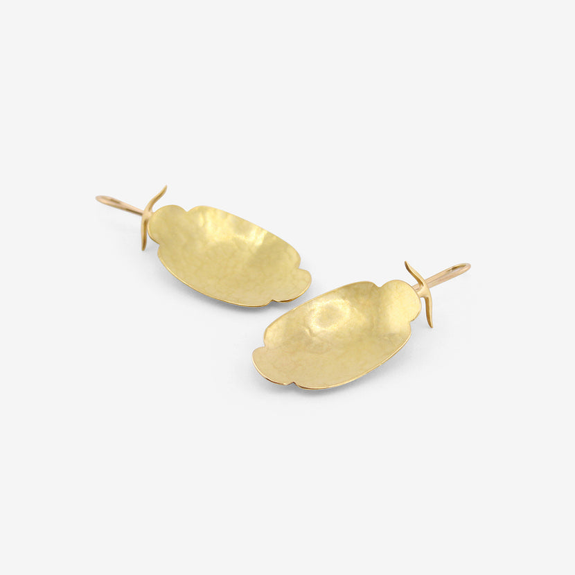 GABRIELLA KISS 18K MEDIUM-LARGE OVAL SCALLOP EARRINGS