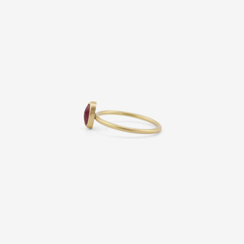 GABRIELLA KISS 18K & OVAL CABOCHON RUBY RING, .98CT