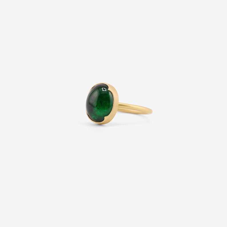 GABRIELLA KISS 18K & OVAL CABOCHON TSAVORITE GARNET RING, 5.6CT