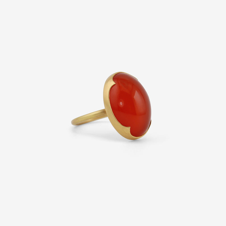 GABRIELLA KISS 18K & OVAL CARNELIAN RING, 13.33CT