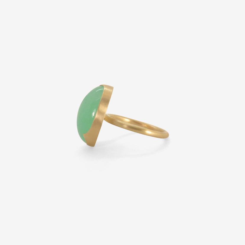 GABRIELLA KISS 18K & OVAL CHRYSOPRASE RING, 11.09CT