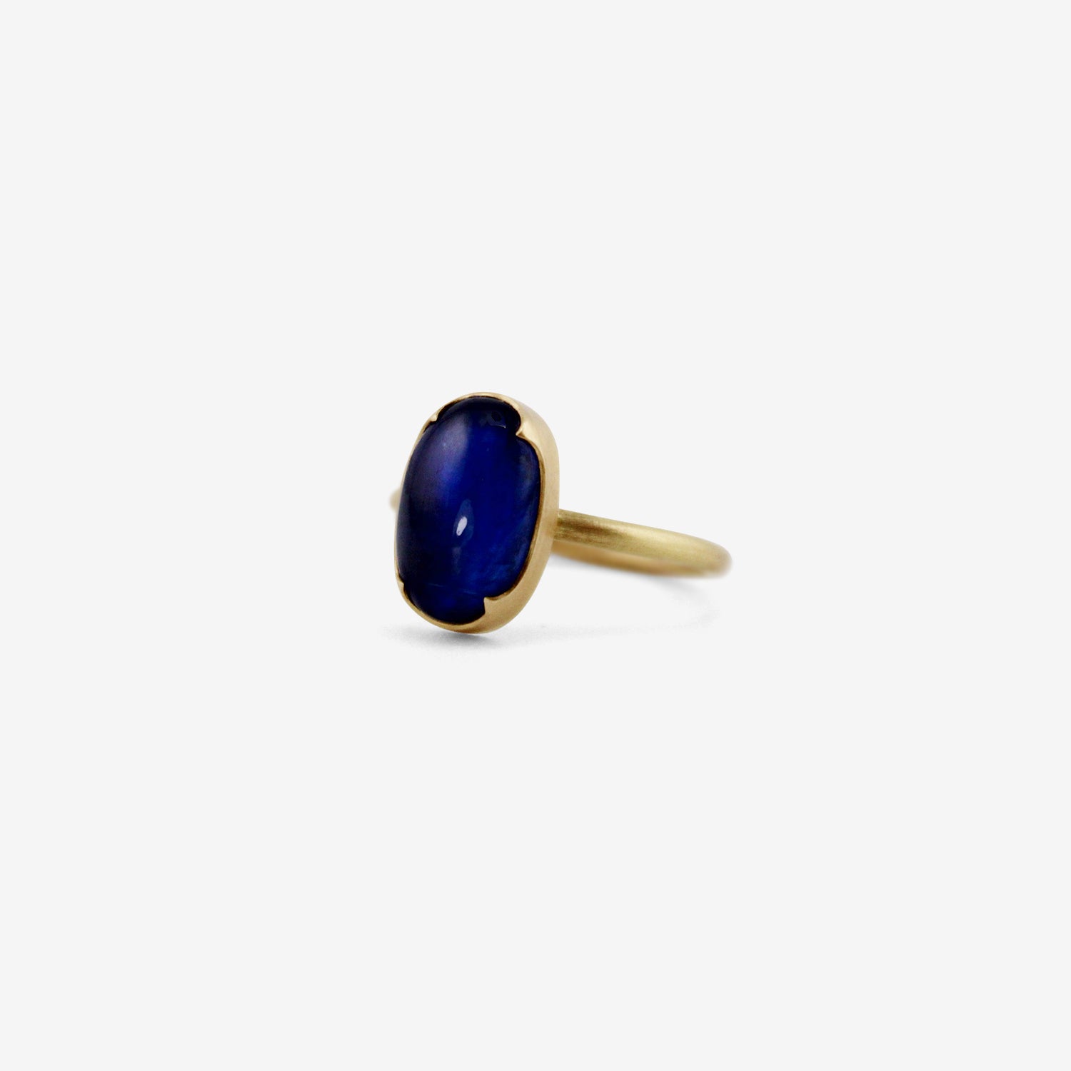 GABRIELLA KISS 18K & OVAL KYANITE RING, 4.61CT