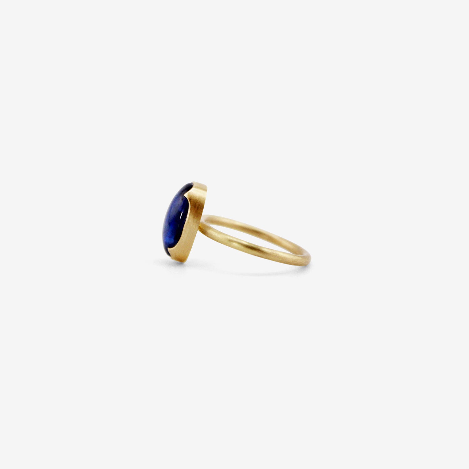 GABRIELLA KISS 18K & OVAL KYANITE RING, 4.61CT