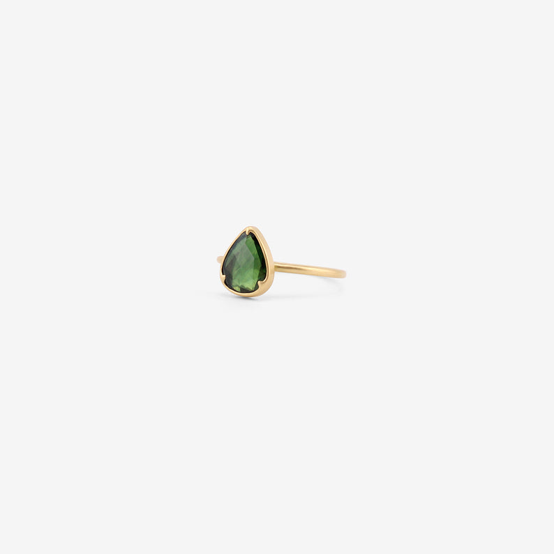 GABRIELLA KISS 18K & PEAR-SHAPED FACETED GREEN SAPPHIRE RING, 1.71CT