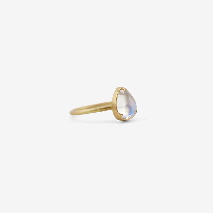 GABRIELLA KISS 18K & PEAR-SHAPED RAINBOW MOONSTONE RING