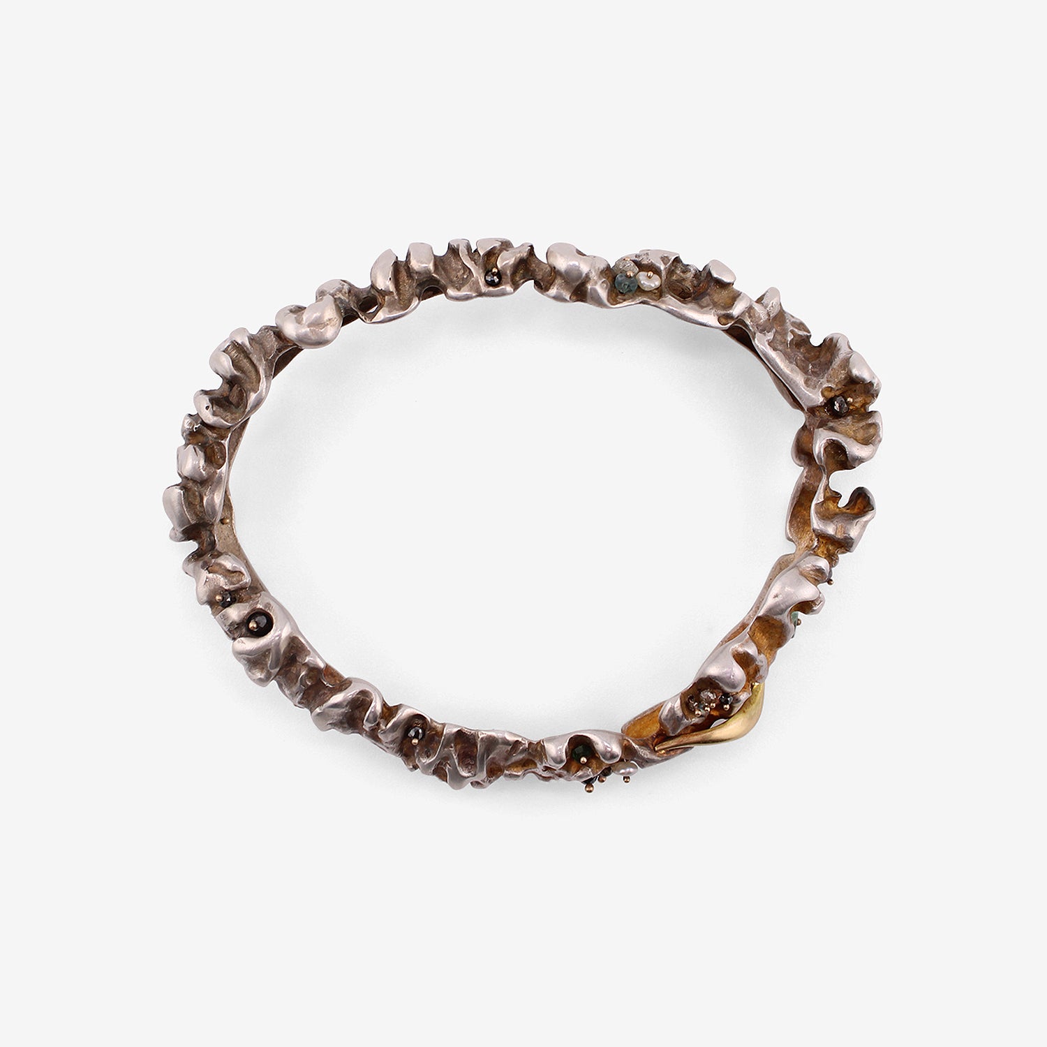 GABRIELLA KISS STERLING SILVER ELK RUFFLE BANGLE WITH EMERALDS, DIAMONDS & 18K SLUG