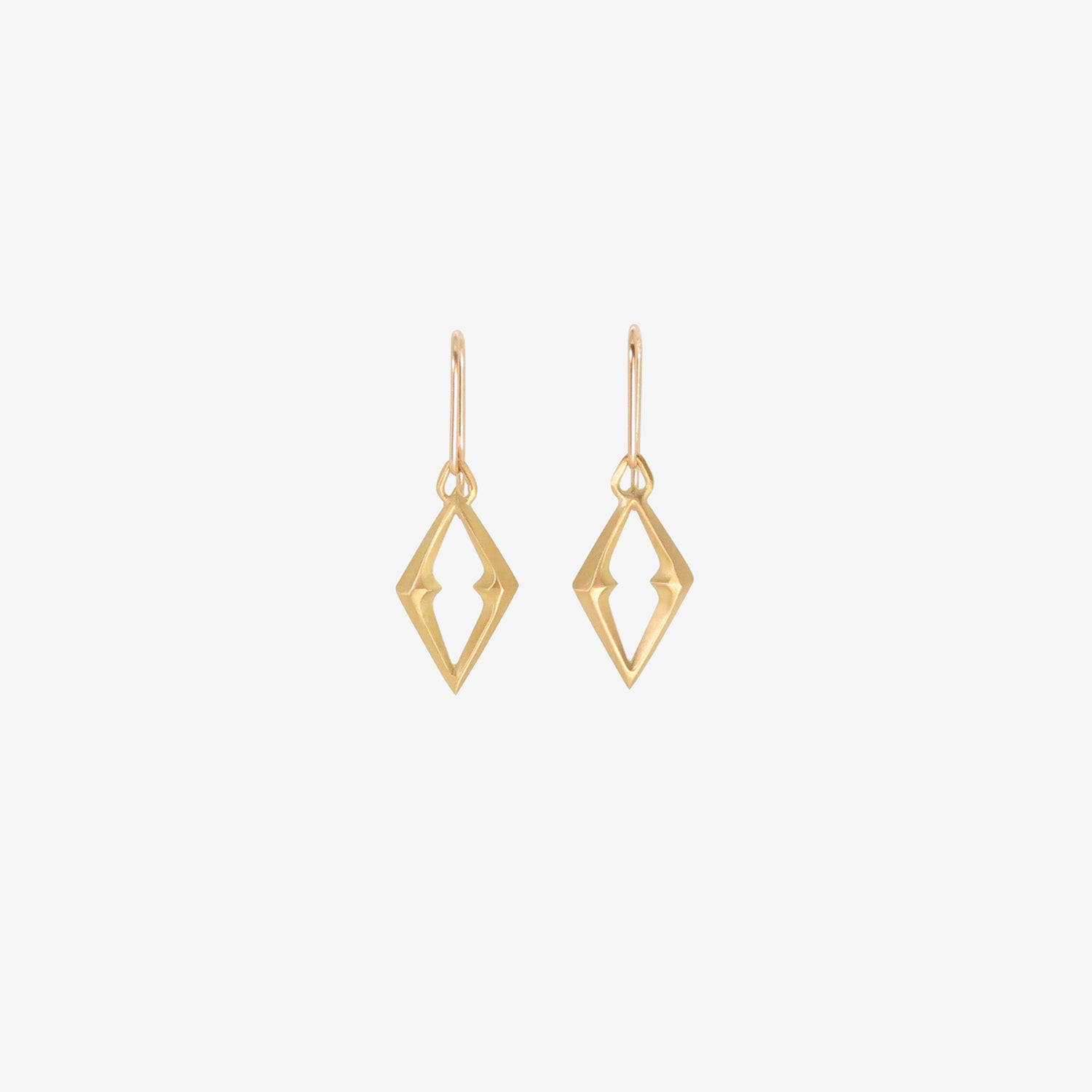 GABRIELLA KISS 18K SMALL CHISELED OPEN LINK EARRINGS