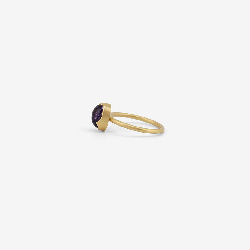GABRIELLA KISS 18K & SMALL OVAL AMETHYST RING