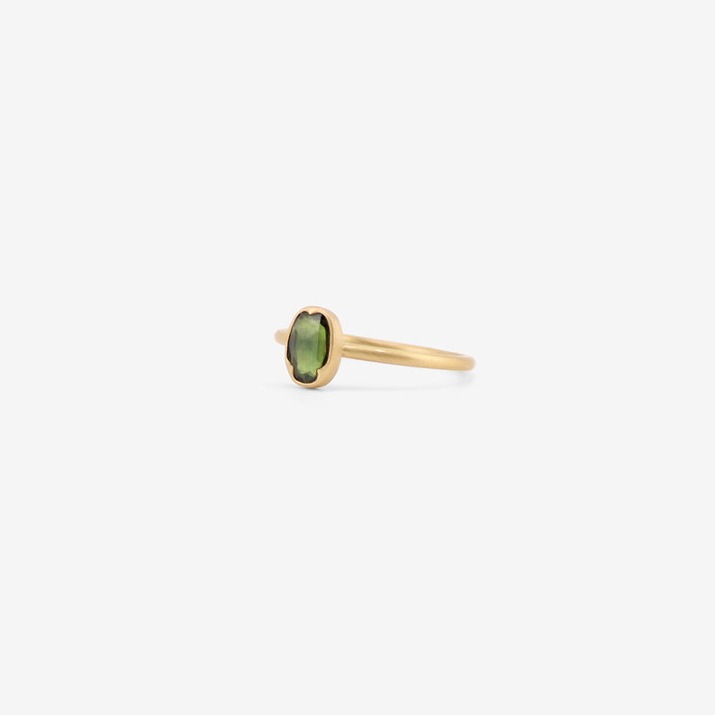 GABRIELLA KISS 18K & SMALL OVAL FACETED GREEN SAPPHIRE RING, .65CT