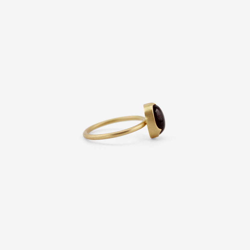 GABRIELLA KISS 18K & SMALL OVAL HESSONITE GARNET RING