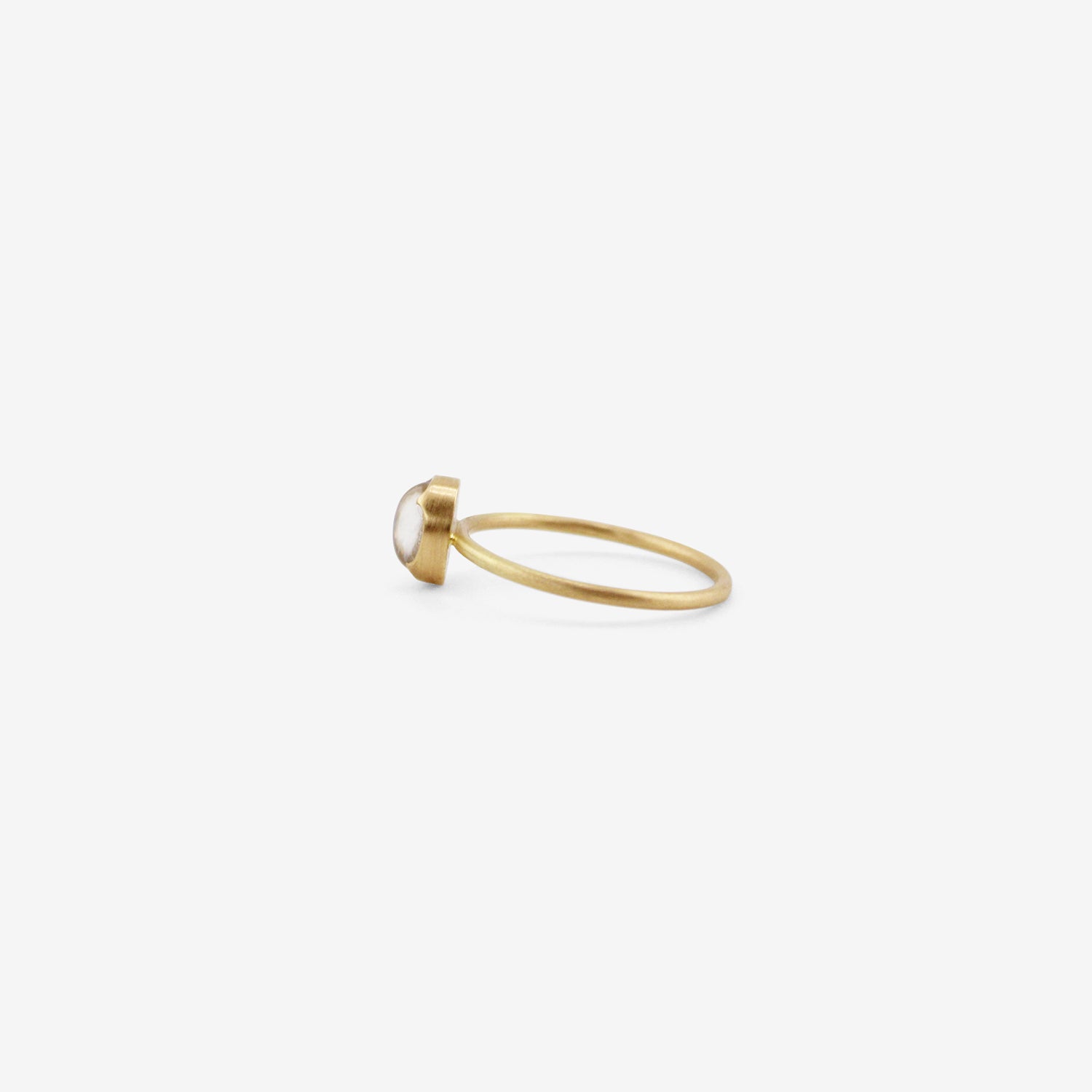 GABRIELLA KISS 18K & SMALL OVAL RAINBOW MOONSTONE RING