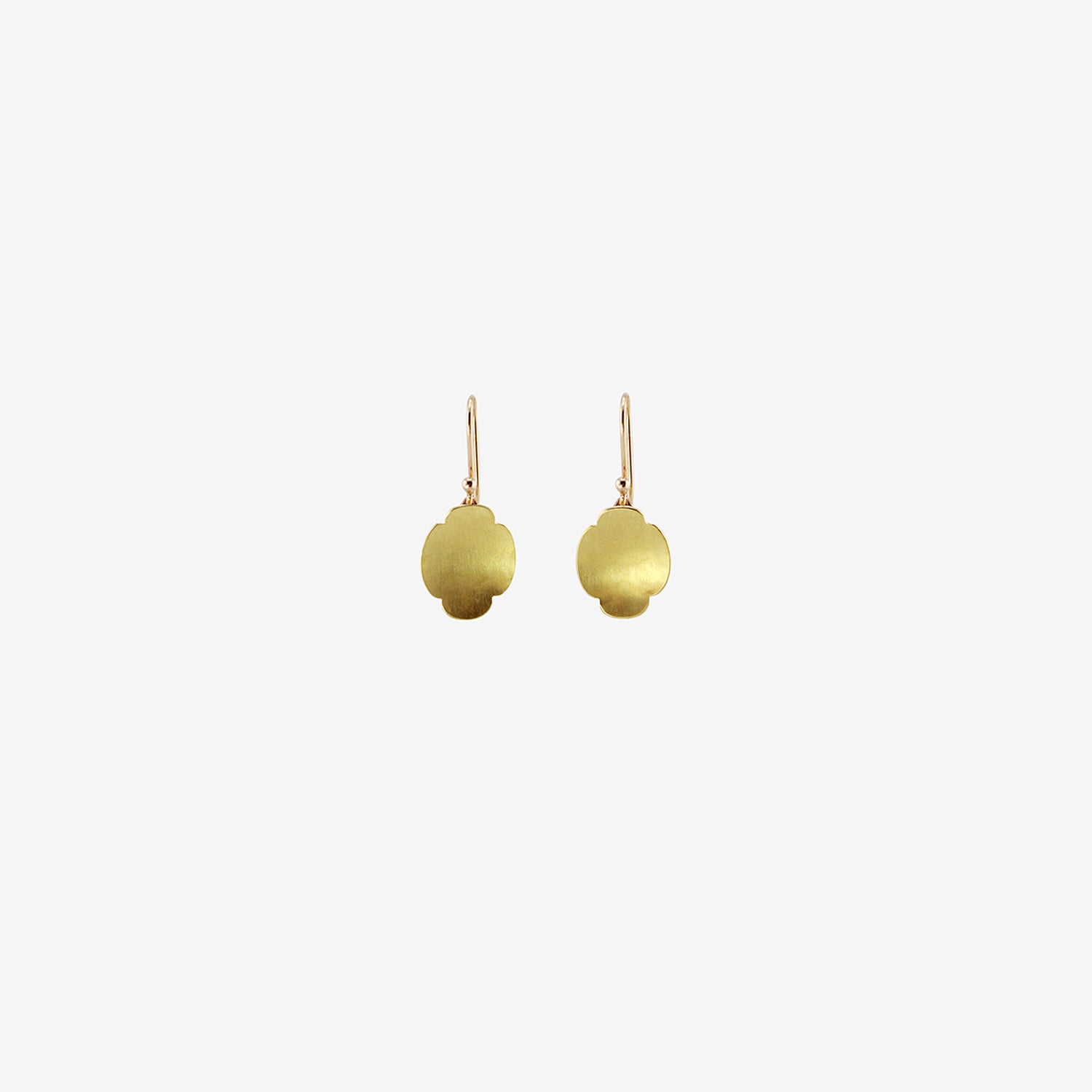 GABRIELLA KISS 18K SMALL OVAL HAMMERED SCALLOP EARRINGS