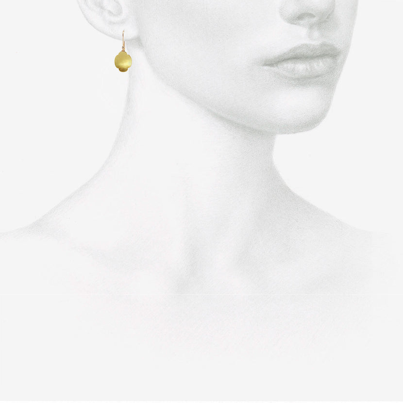 GABRIELLA KISS 18K SMALL OVAL HAMMERED SCALLOP EARRINGS
