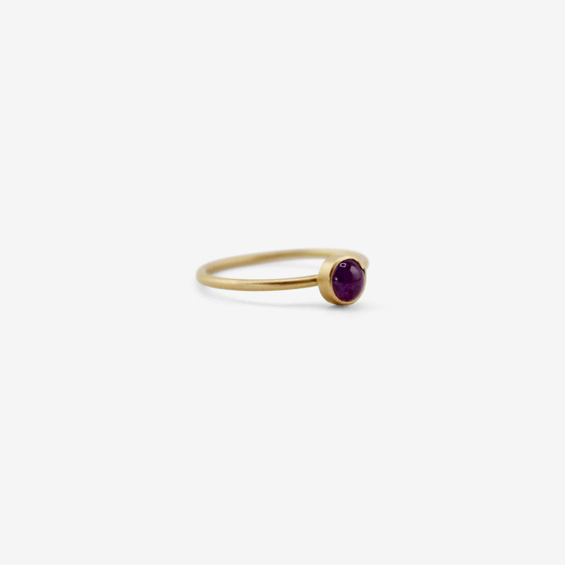 GABRIELLA KISS 18K & SMALL ROUND CABOCHON PINK SAPPHIRE RING, .61CT