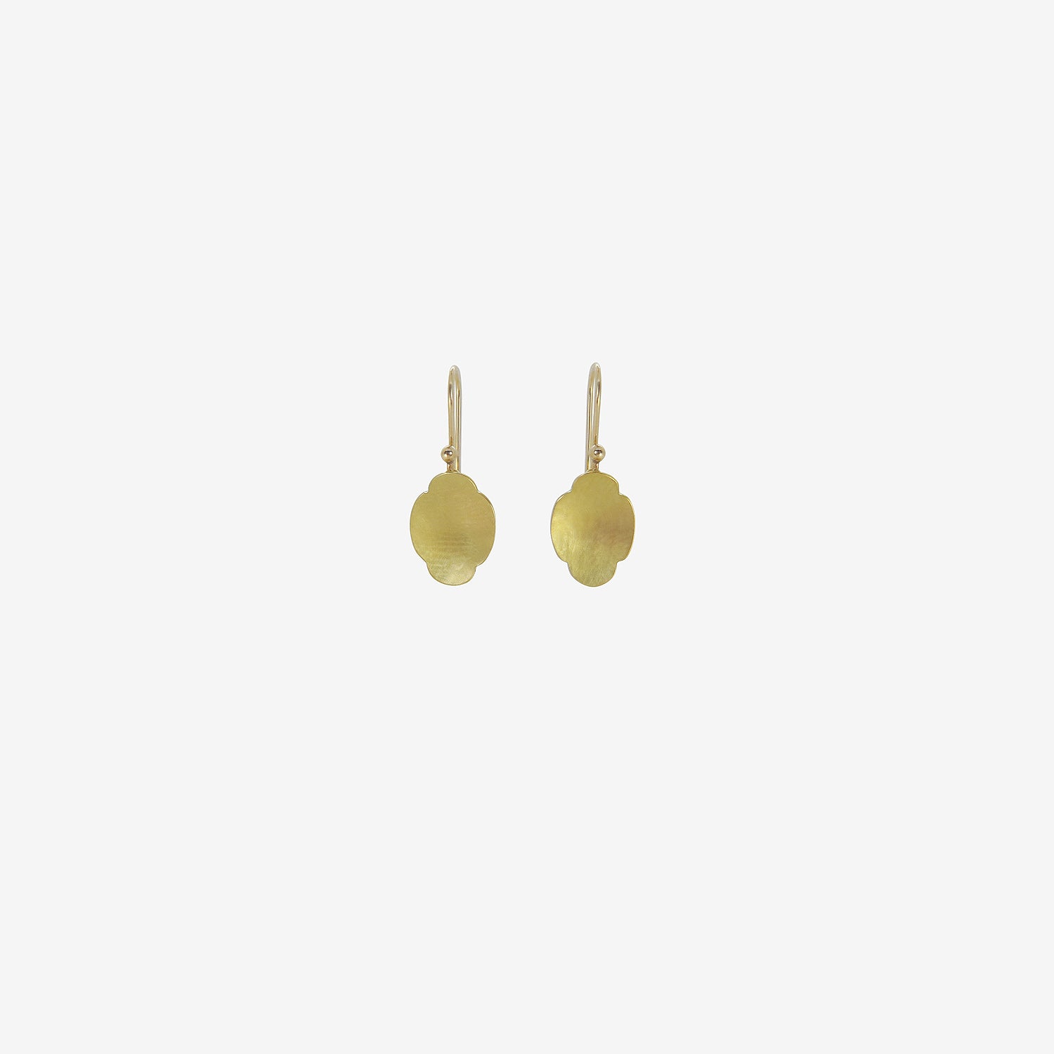 GABRIELLA KISS 18K TINY OVAL HAMMERED SCALLOP EARRINGS
