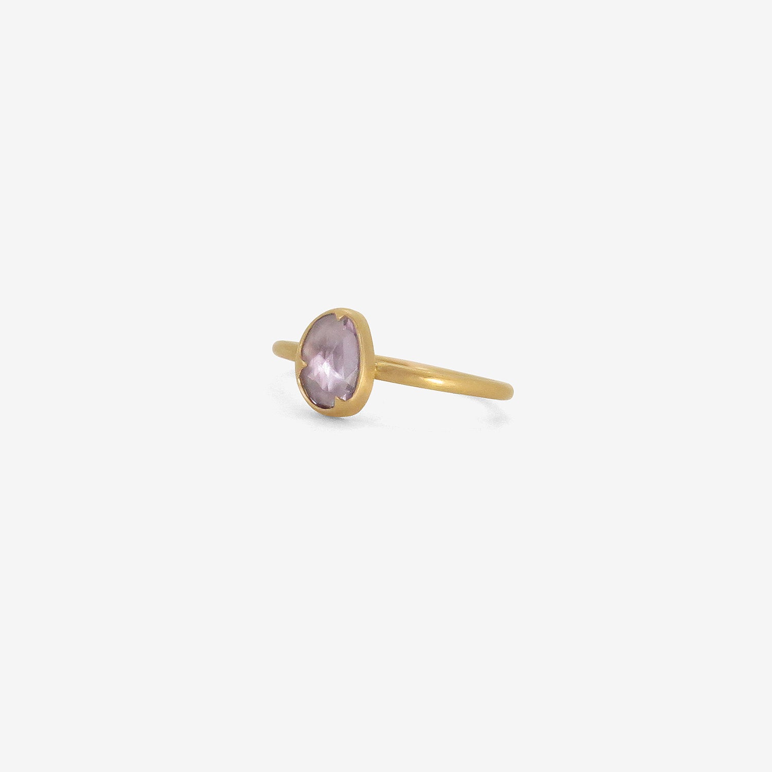 GABRIELLA KISS 18K & WONKY MAUVE SAPPHIRE RING, .8CT