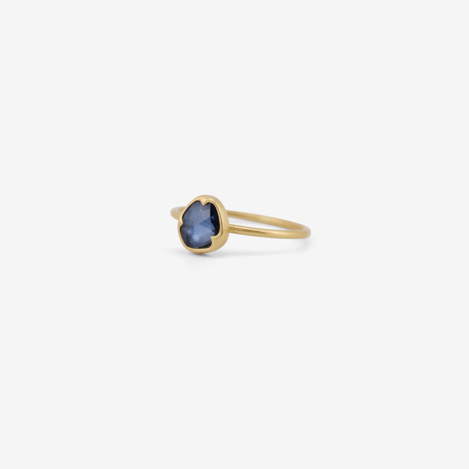 GABRIELLA KISS 18K & WONKY ROSE-CUT BLUE SAPPHIRE RING, 1.18CT