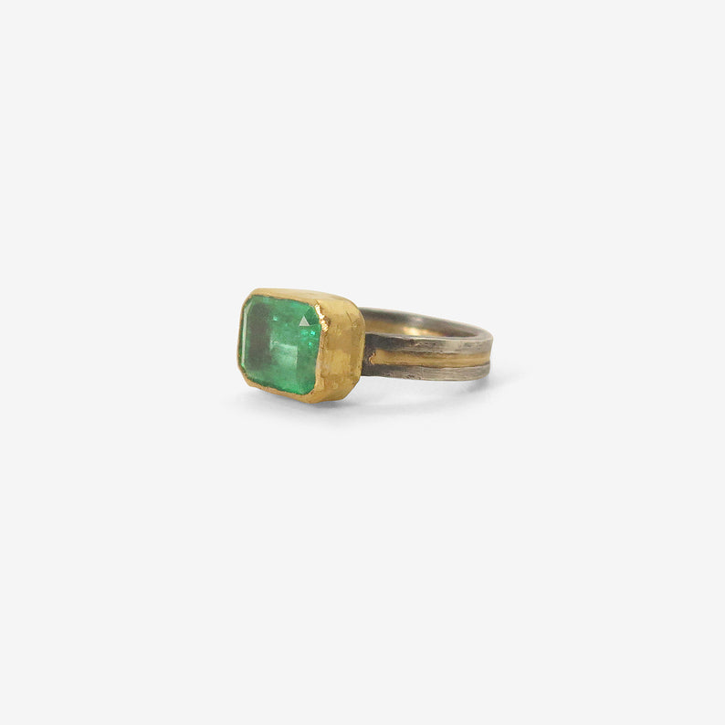 JUDY GEIB 22K & SILVER GORGEOUS COLOMBIAN EMERALD RING, 3.43CT