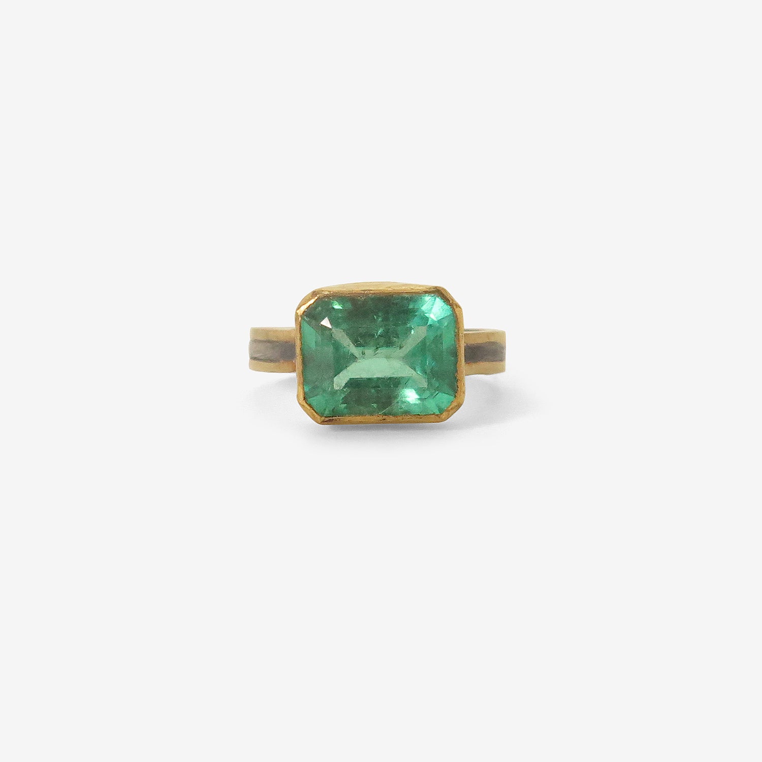 JUDY GEIB 22K & SILVER LOVELY COLOMBIAN EMERALD RING, 3.91CT