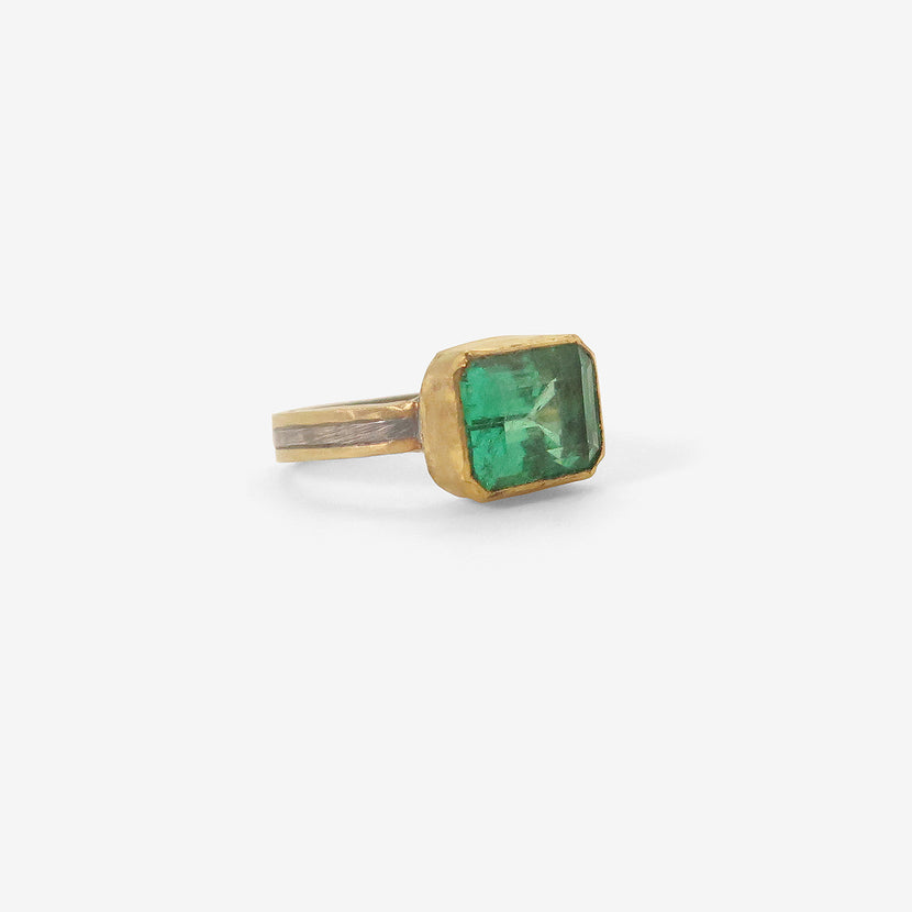 JUDY GEIB 22K & SILVER LOVELY COLOMBIAN EMERALD RING, 3.91CT