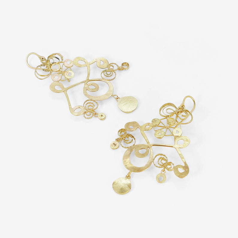 JUDY GEIB 18K SCRIBBLY STUDIO SWEEP EARRINGS