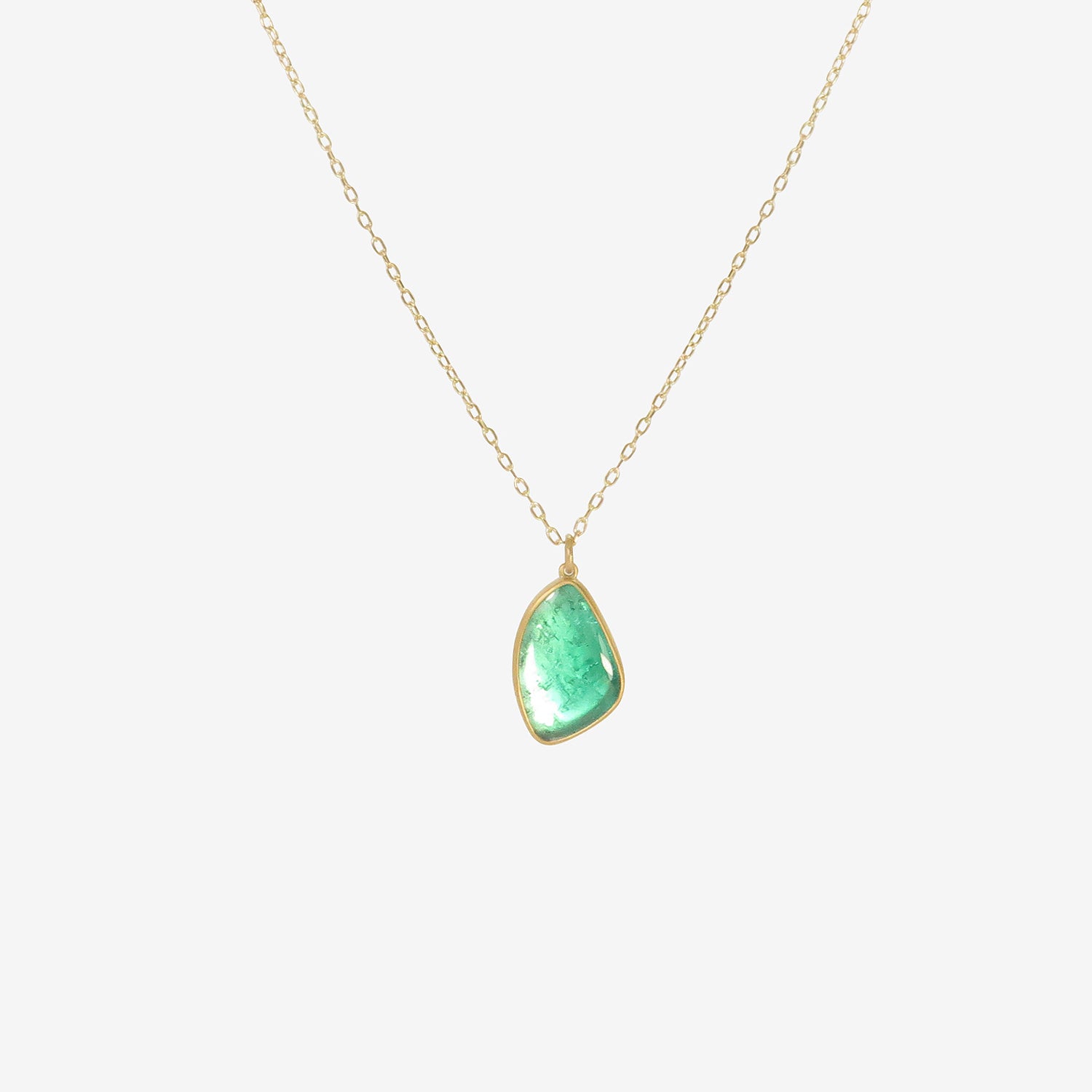 LOLA BROOKS 22K & COLOMBIAN EMERALD PEBBLE PENDANT, 7.24CT