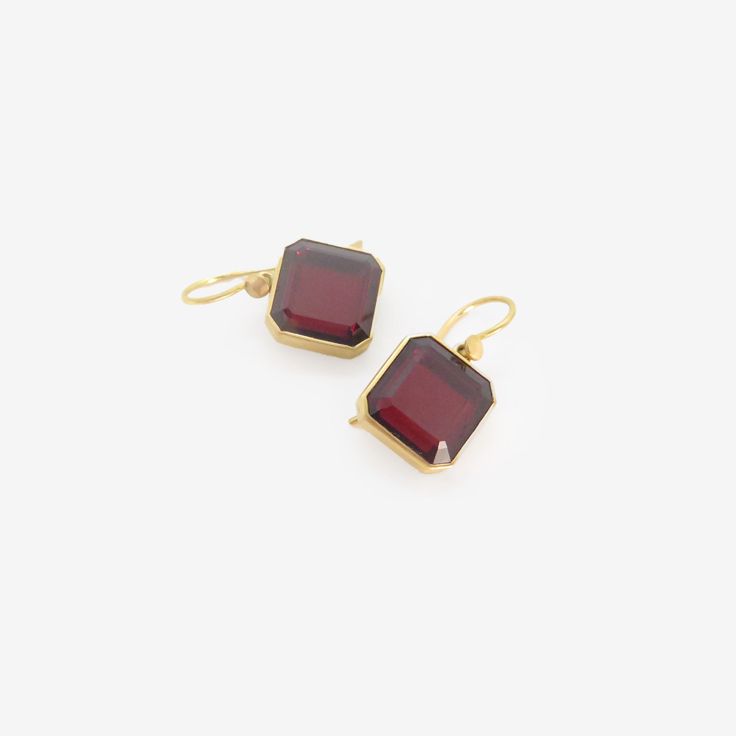 LOLA BROOKS 18K & GARNET CUBE DROP EARRINGS, 13.22CT