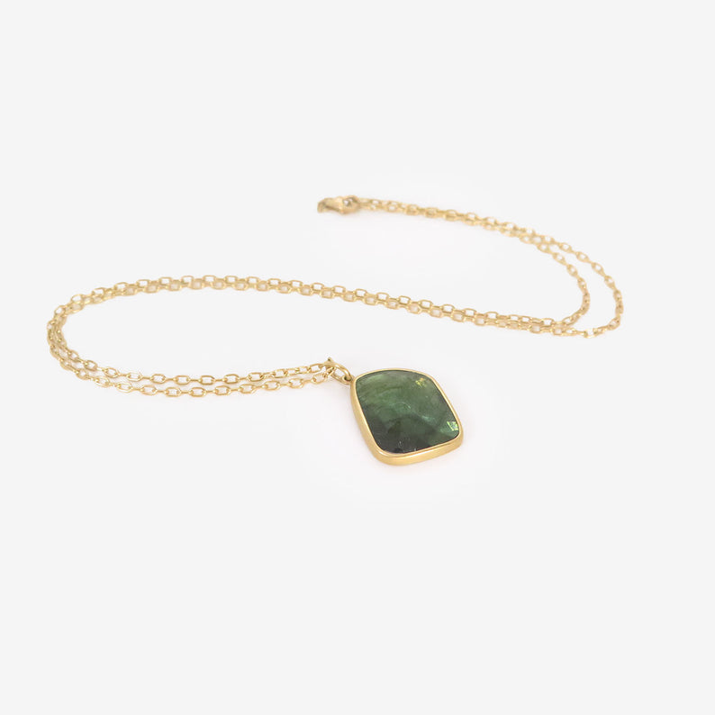 LOLA BROOKS 18K & GREEN TOURMALINE PEBBLE PENDANT, 7.49CT