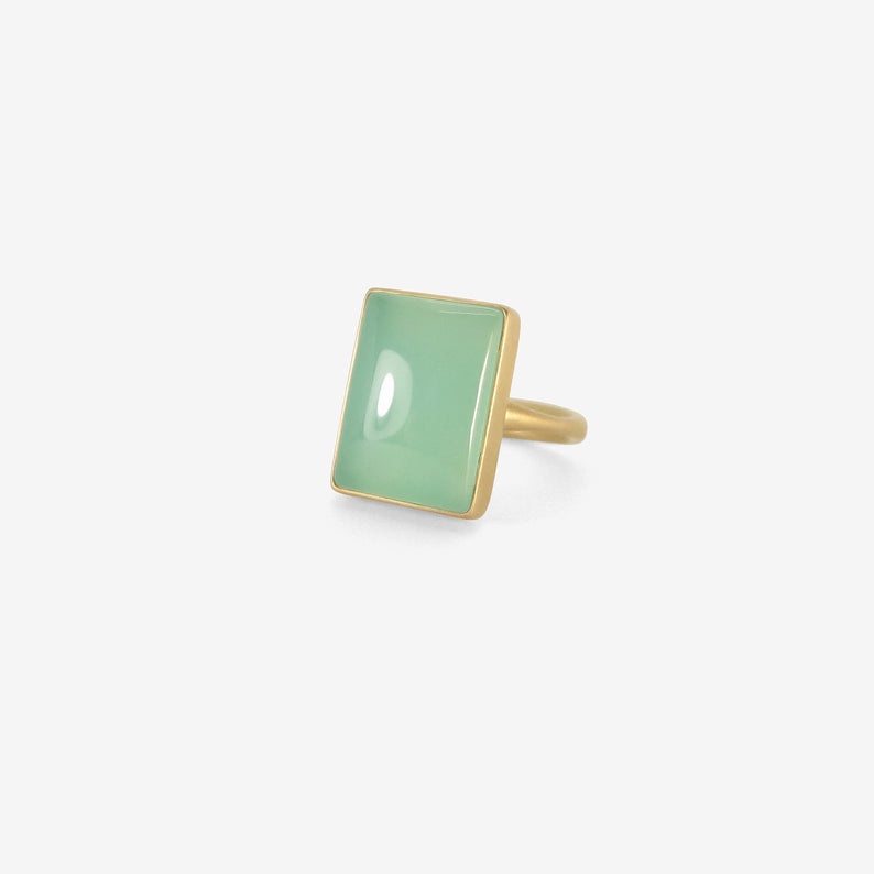 LOLA BROOKS 18K & RECTANGULAR CHRYSOPRASE RING, 9.82CT
