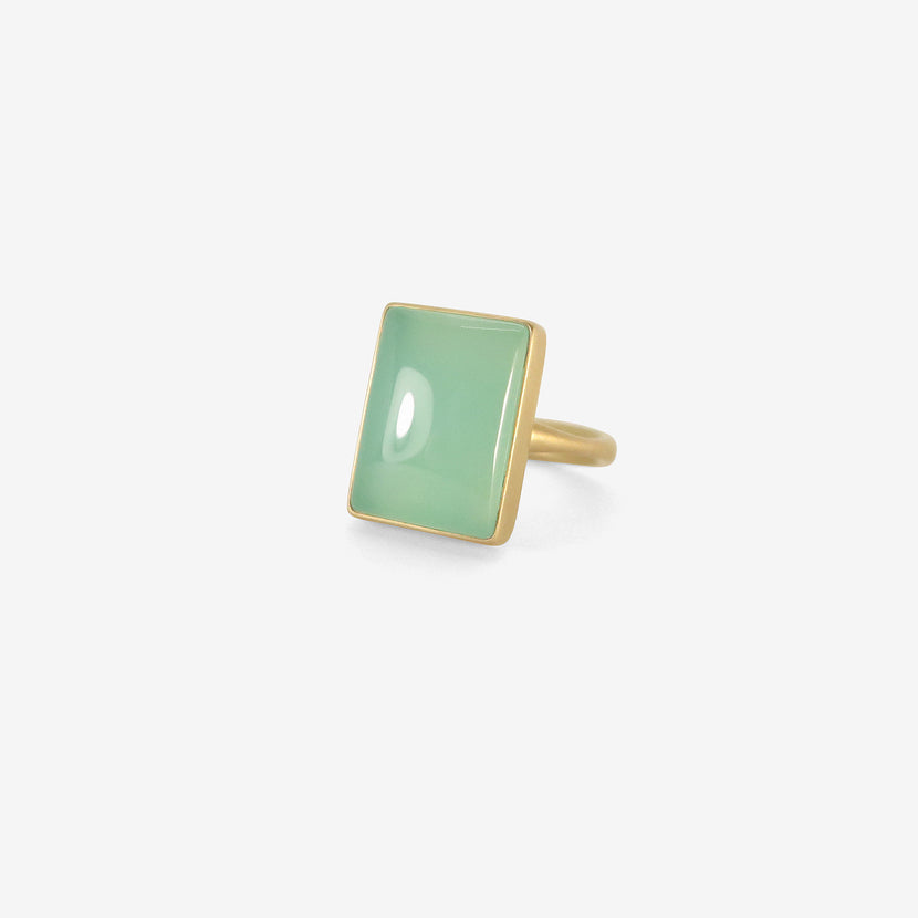 LOLA BROOKS 18K & RECTANGULAR CHRYSOPRASE RING, 9.82CT
