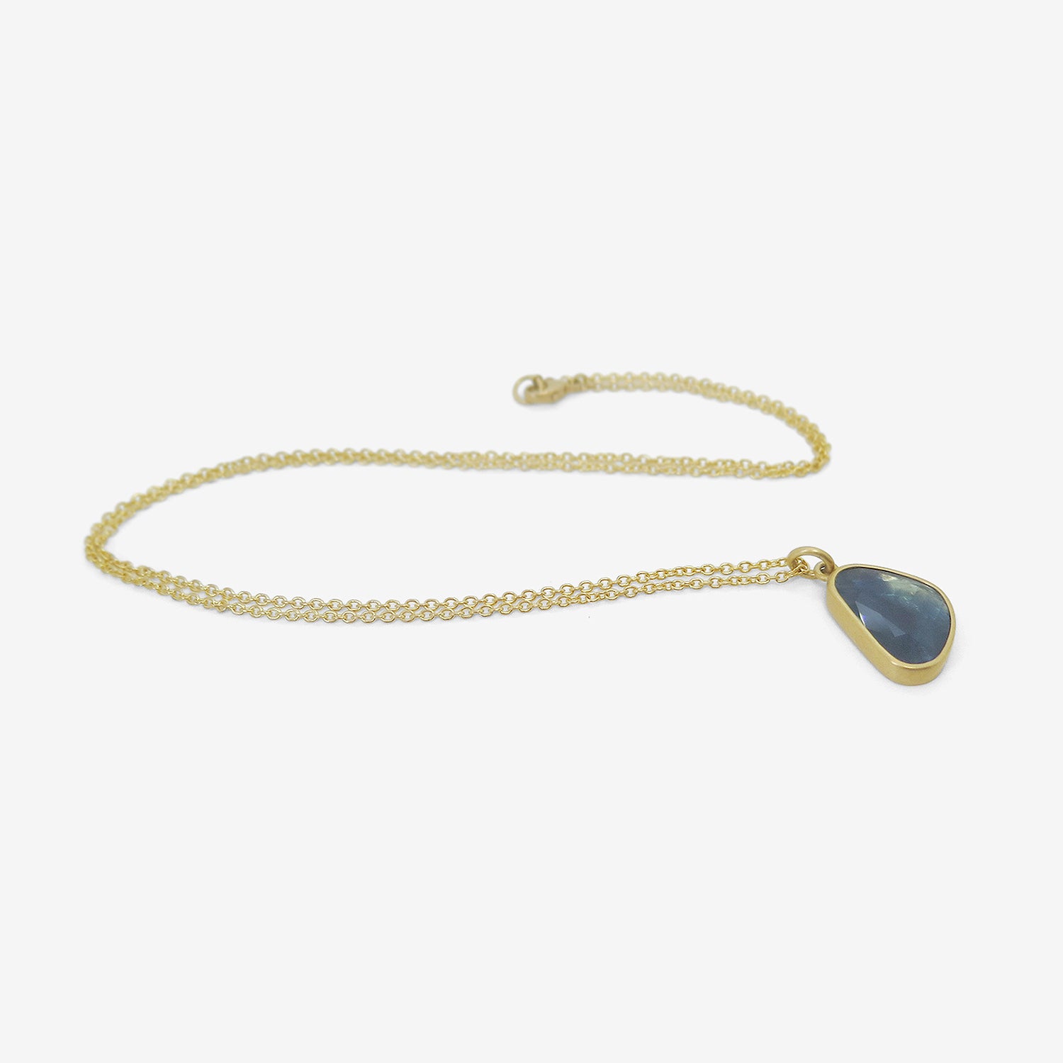 LOLA BROOKS 18K & STORMY SAPPHIRE SEQUIN PEBBLE PENDANT, 4.39CT