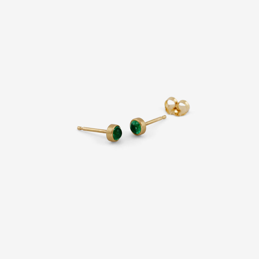 LOLA BROOKS 18K & TINY ROUND CABOCHON COLOMBIAN EMERALD STUDS, .36CT