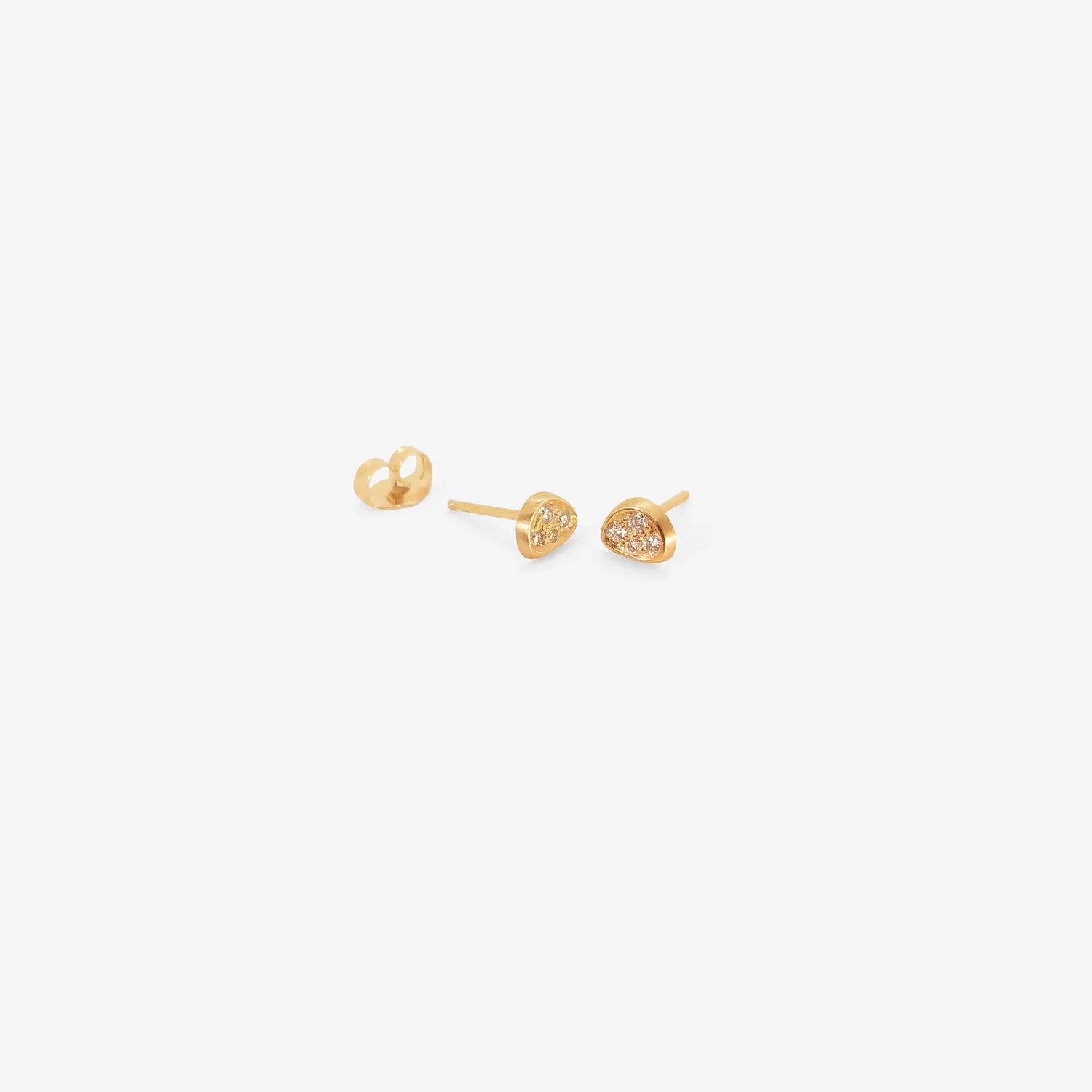 NICOLE LANDAW 14K & DIAMOND MEDIUM TRIANGLE SKIPPING STONE STUDS, .15CT
