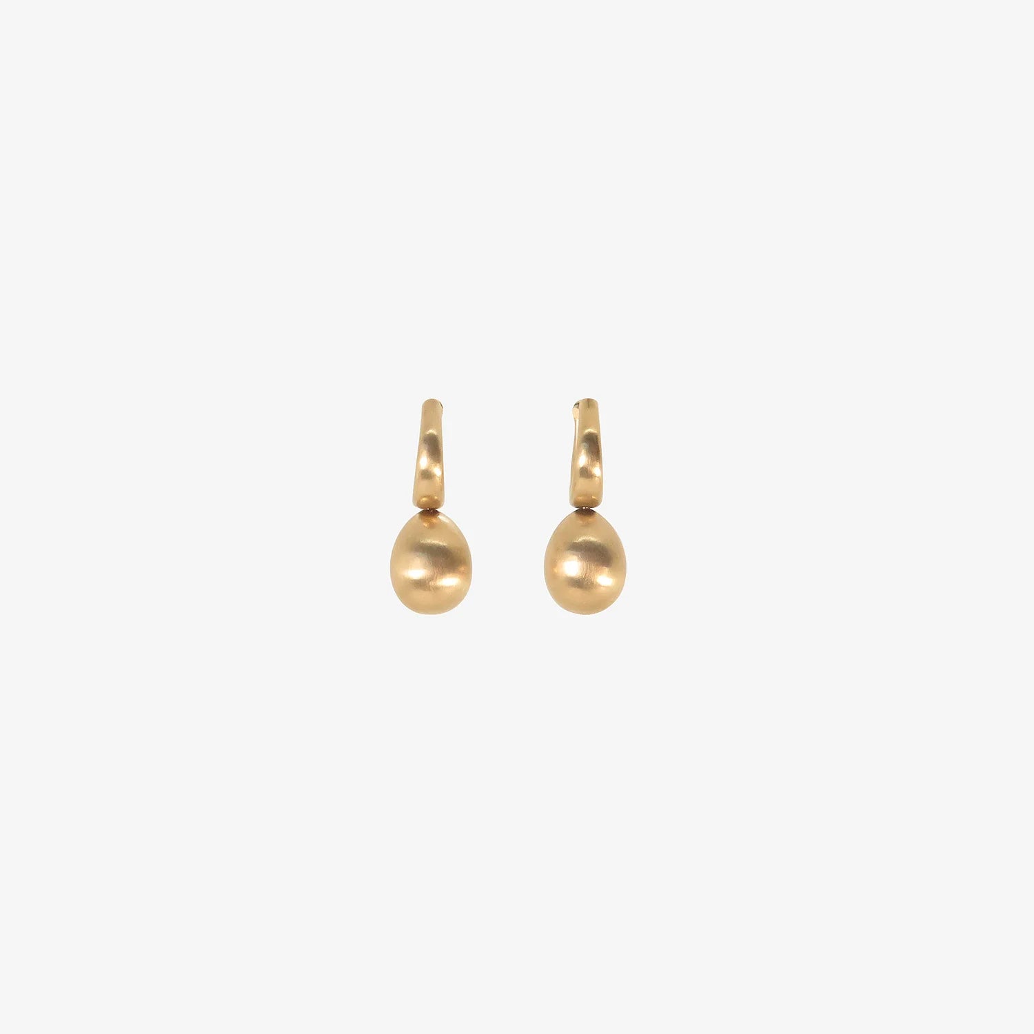 NICOLE LANDAW 14K HUGGIE HOOPS WITH GOLDEN 'PEARL' DROPS