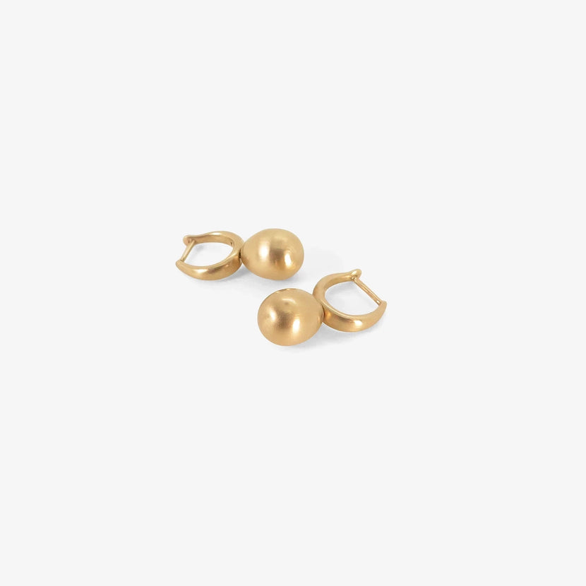 NICOLE LANDAW 14K HUGGIE HOOPS WITH GOLDEN 'PEARL' DROPS