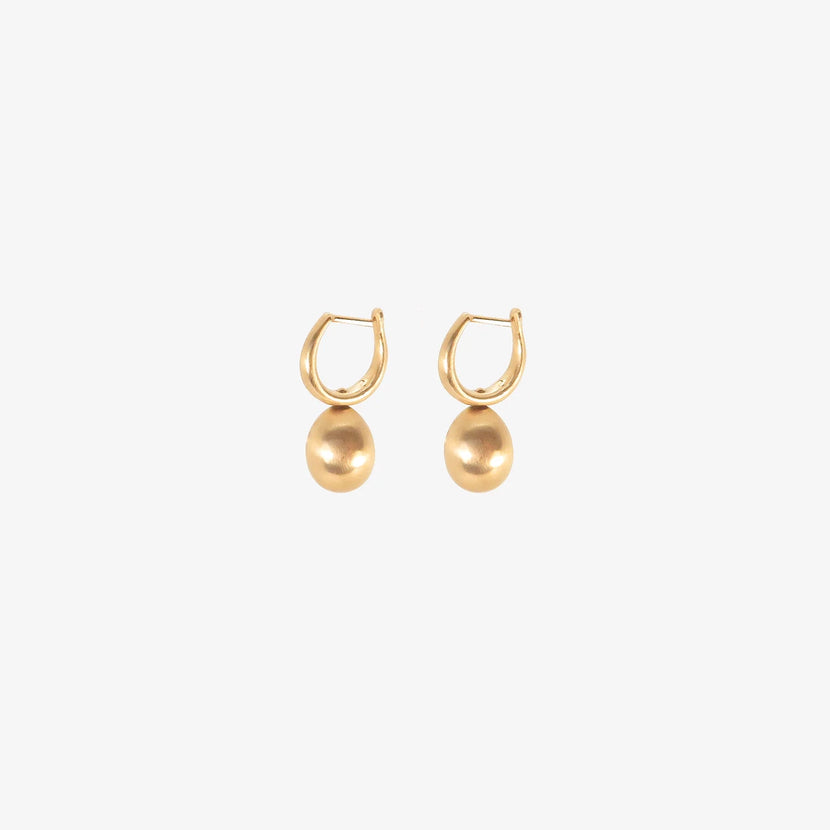 NICOLE LANDAW 14K HUGGIE HOOPS WITH GOLDEN 'PEARL' DROPS