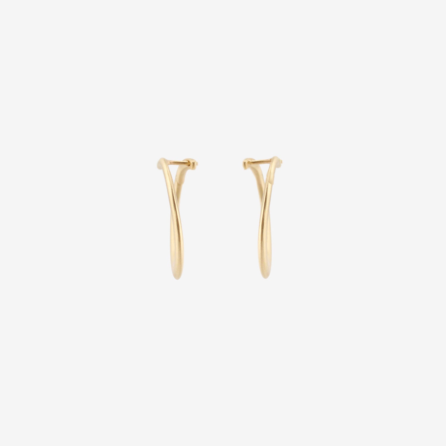 NICOLE LANDAW 14K FRONT FACING GRADUATED HINGED HOOPS