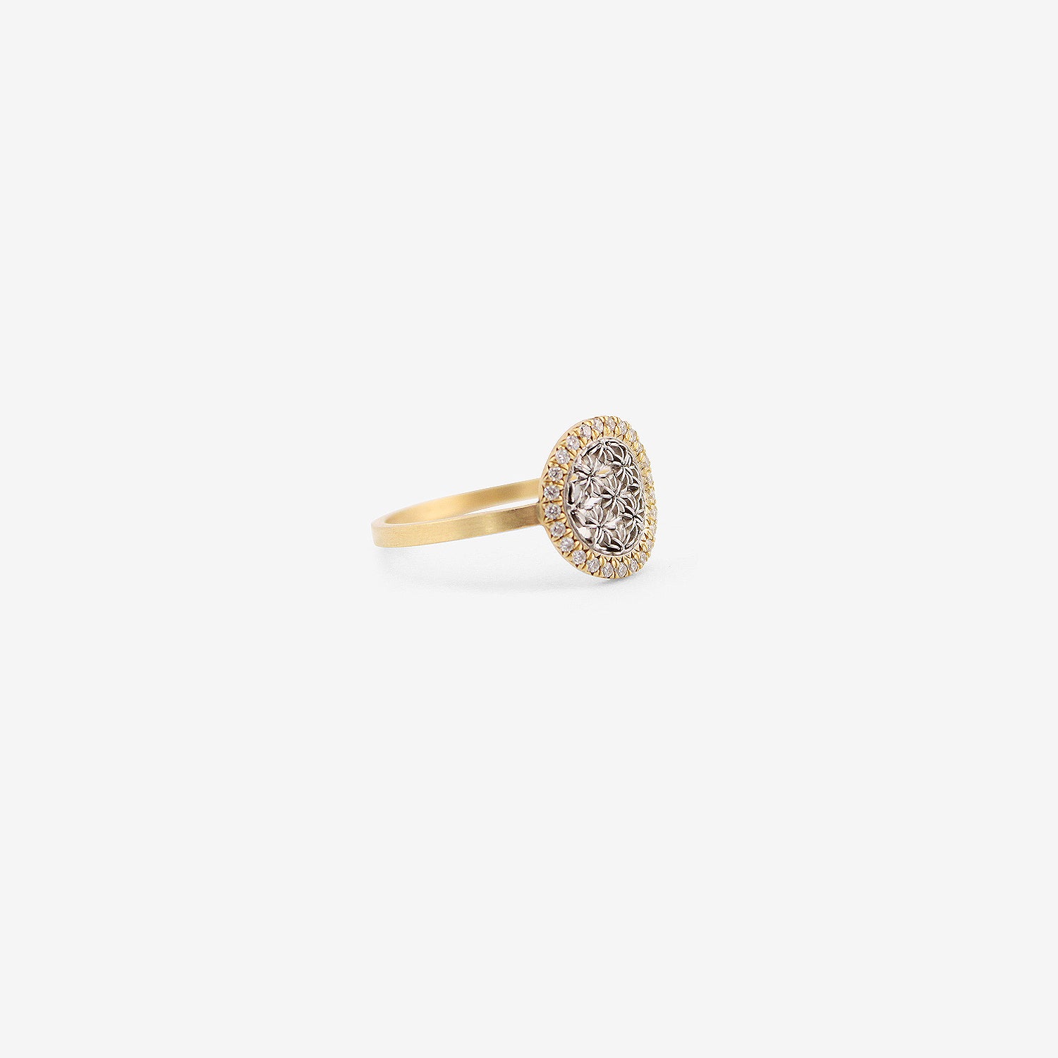 NIKOLLE RADI 18K & PLATINUM SMALL ROUND DAMASK RING WITH WHITE PAVÉ DIAMONDS