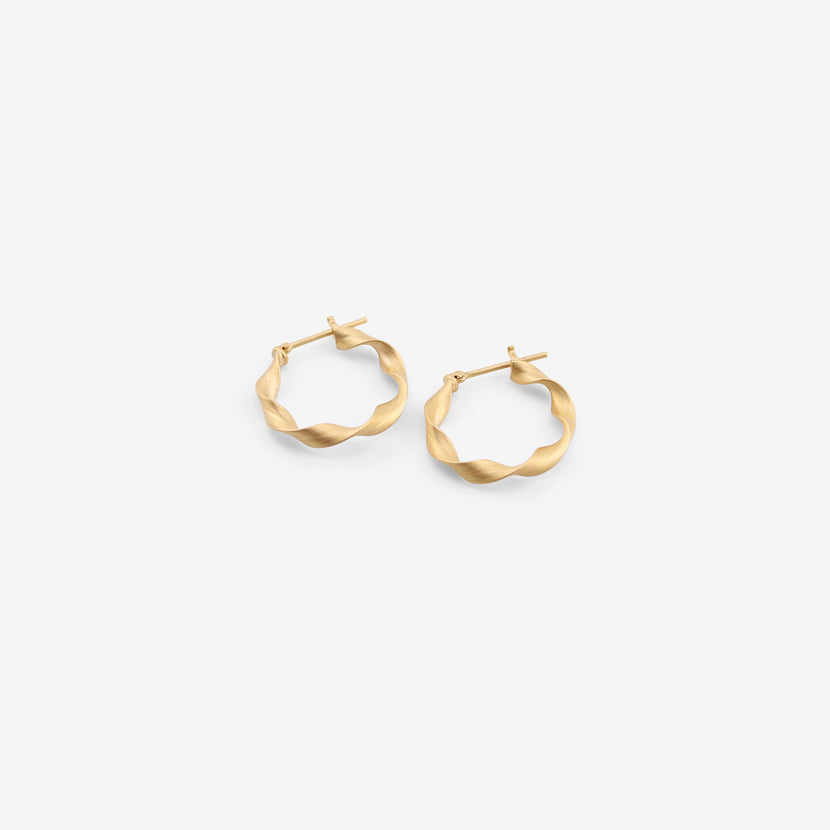 NIKOLLE RADI 18K SMALL SCROLL HOOPS ON POSTS