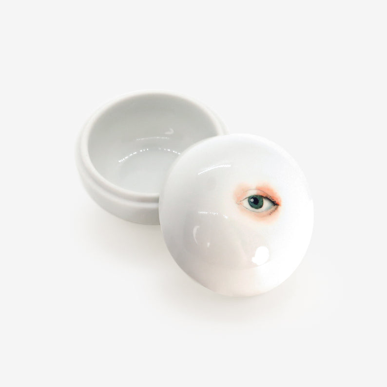 TED MUEHLING SMALL BONBONNIERE WITH PAINTED EYE ON LID