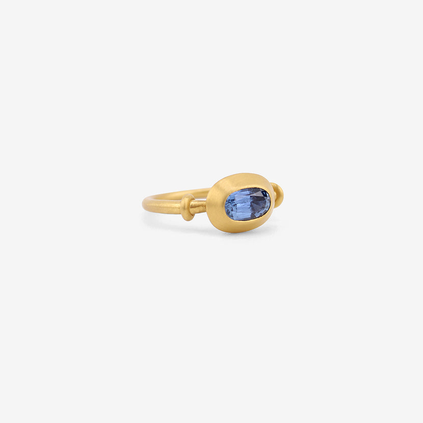 PROUNIS 22K & OVAL BLUE SAPPHIRE SMALL CAPSA RING