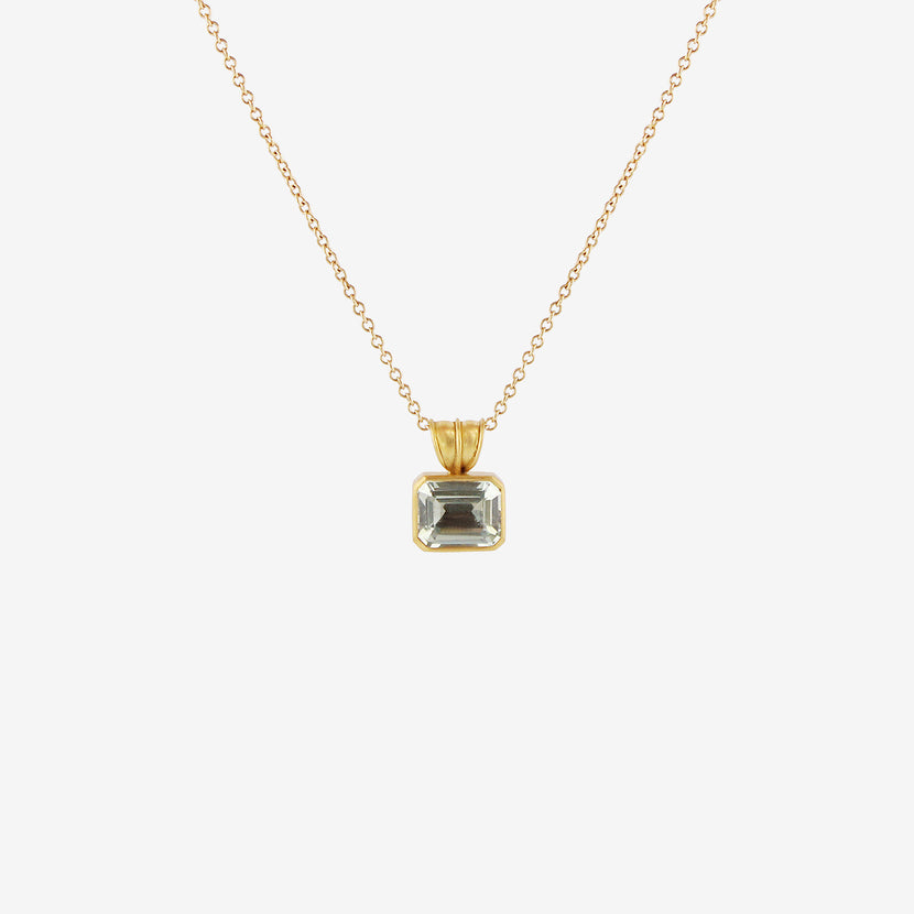 PROUNIS 22K & GREEN BERYL BABY BLOCK PENDANT