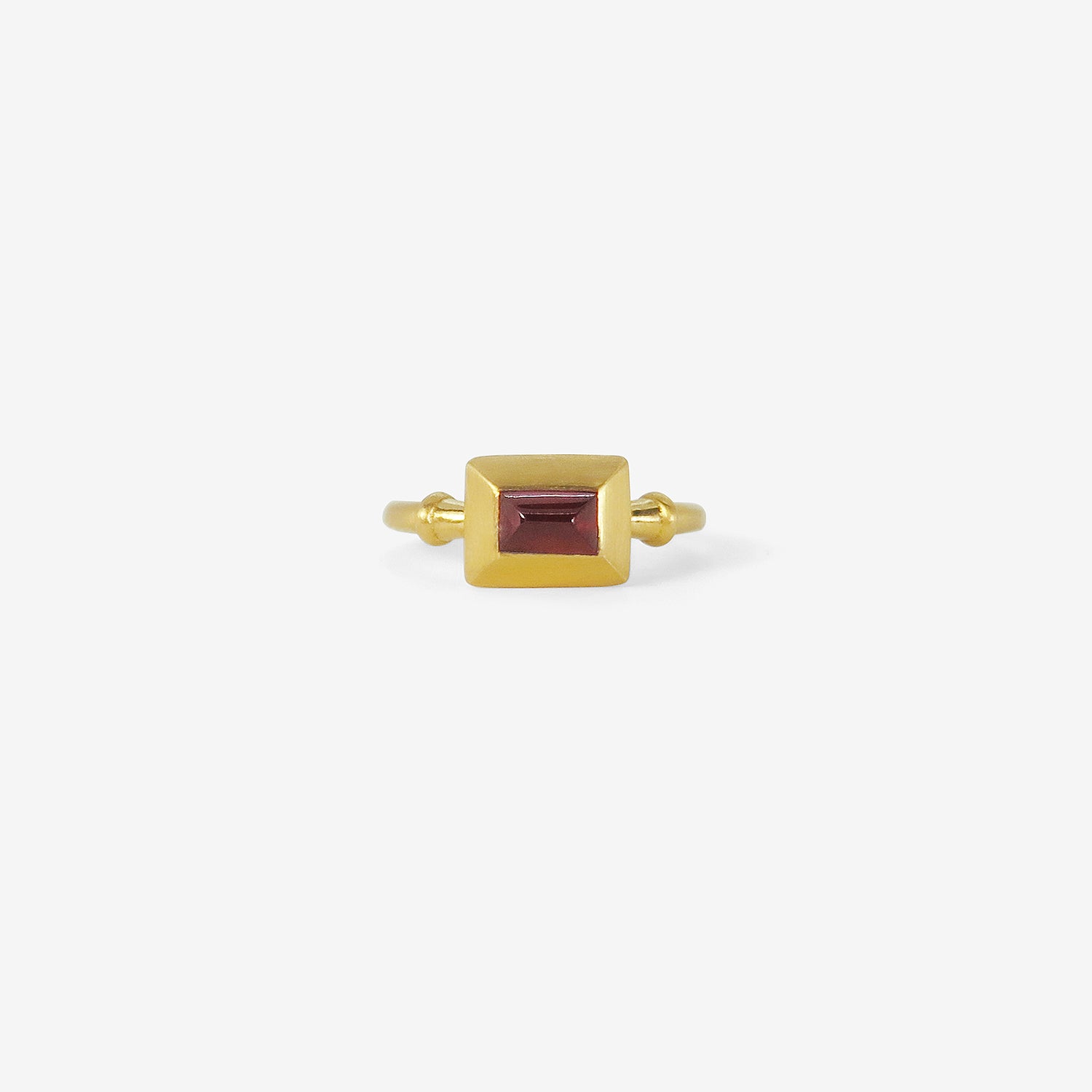 PROUNIS 22K & GARNET CAPSA RING