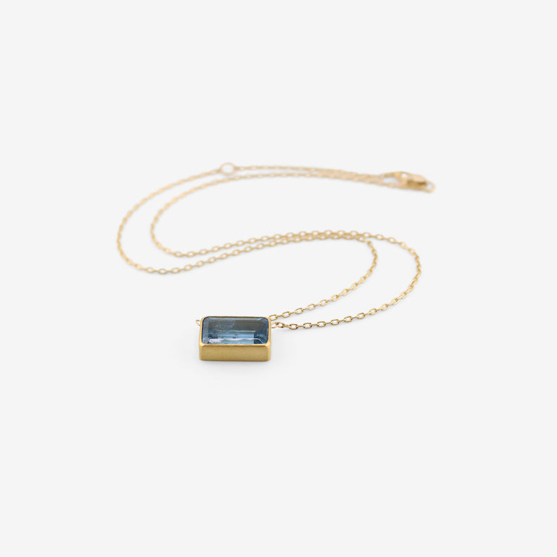 ROSANNE PUGLIESE 22K & EMERALD-CUT AQUAMARINE EAST/WEST NECKLACE, 5.5CT