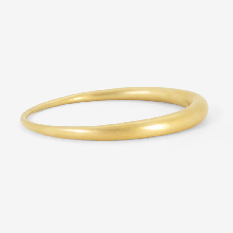 TED MUEHLING 18K OVAL BANGLE, SIZE 4
