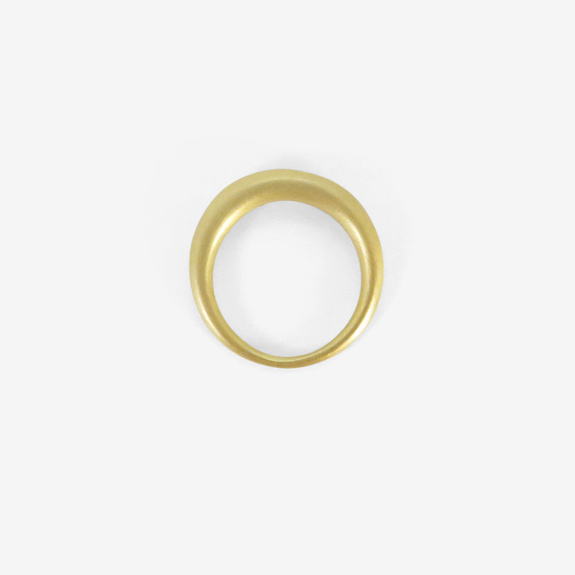 TED MUEHLING 18K YELLOW GOLD RING, SIZE 6 1/2