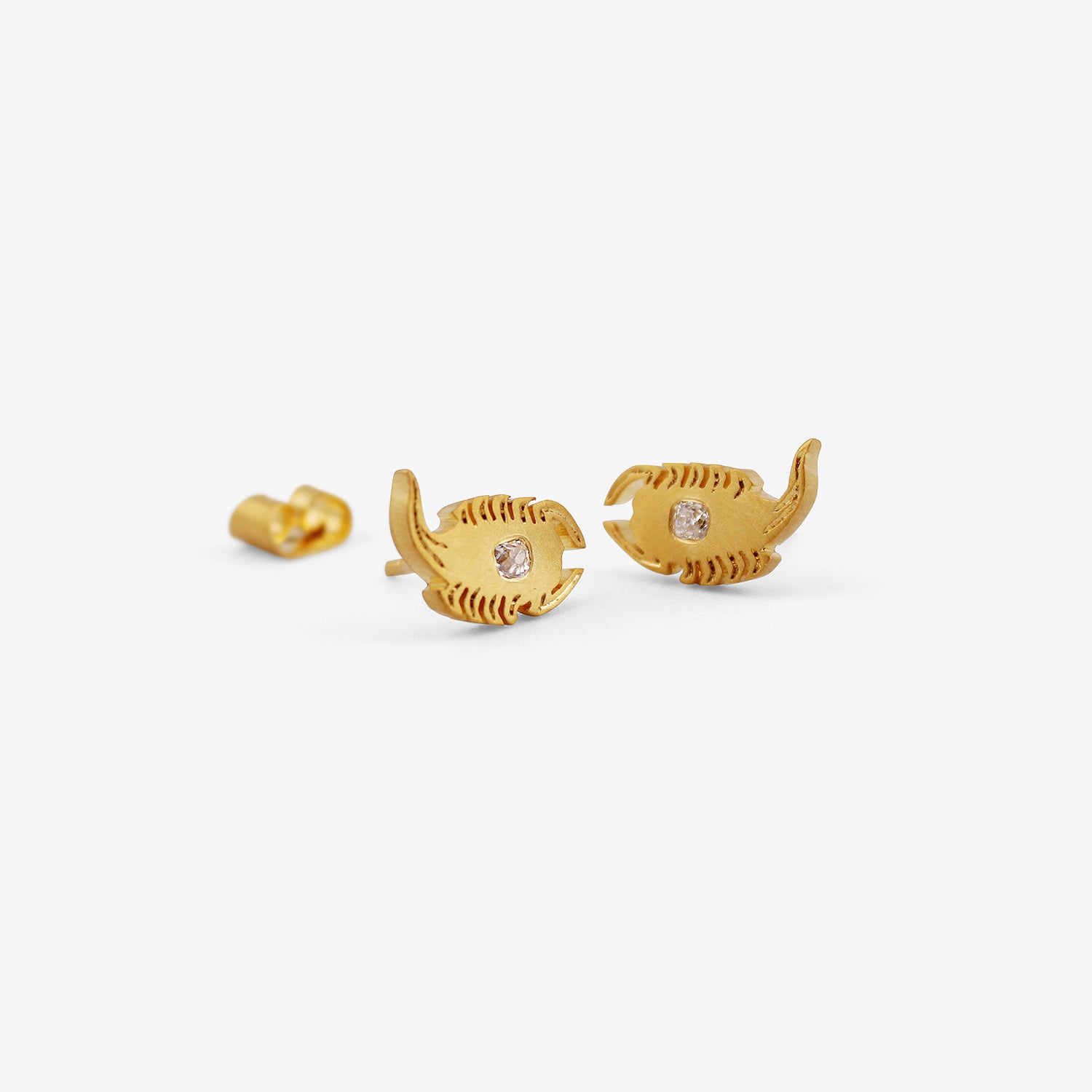 DARIUS 18K MINI DENDERA SCORPION STUDS, .15CT
