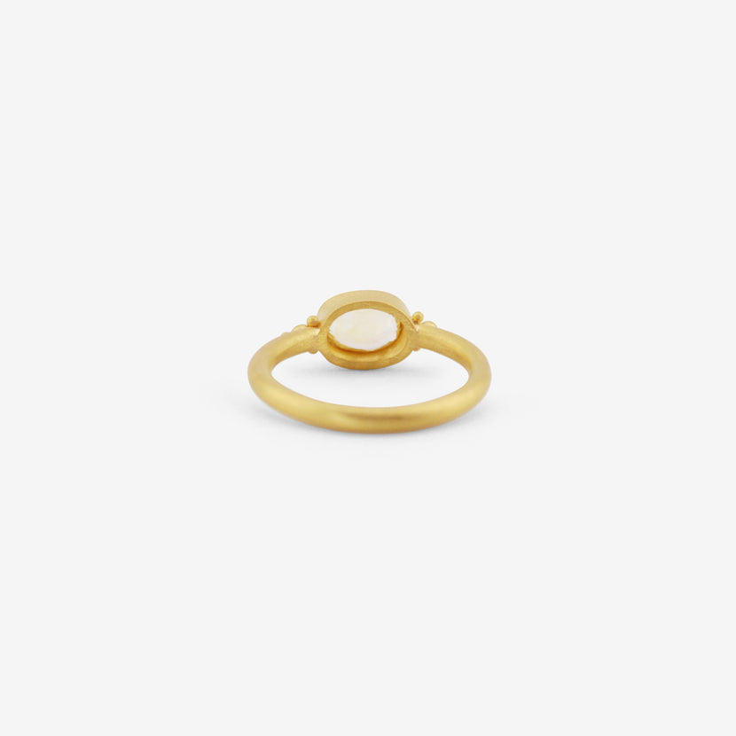 DENISE BETESH 22K & OVAL YELLOW SAPPHIRE RING WITH GRANULATION, 1.04CT